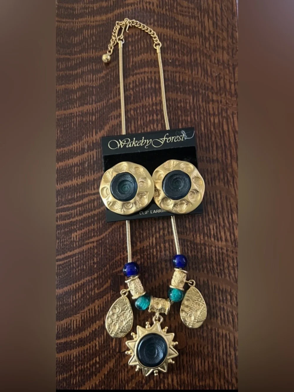 WAKEBY FOREST Goldtone Sun & Seashell Charm Necklace with matching Earrings NWT - Picture 2 of 6